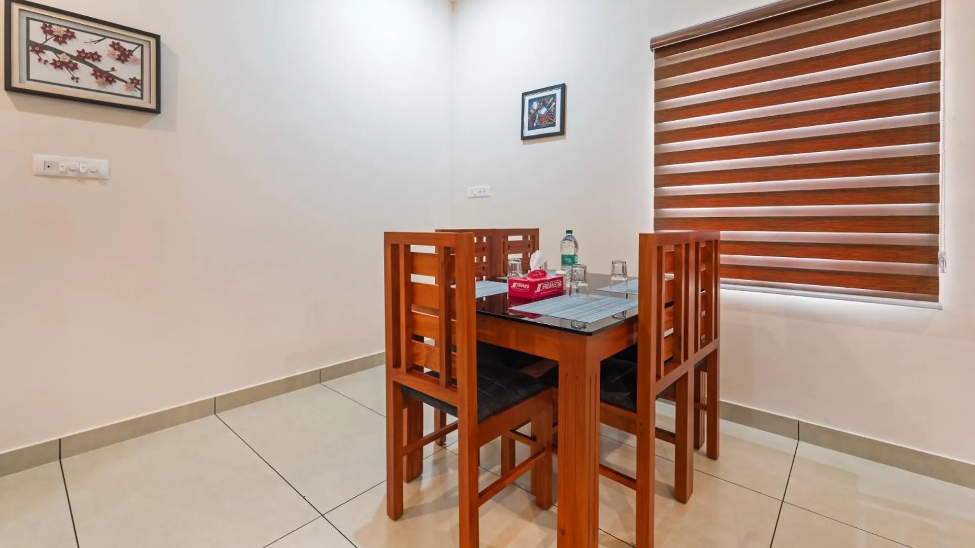מלון נדומבסרי Treebo Thoduvas Star Plaza Cochin Airport 3*,  הודו