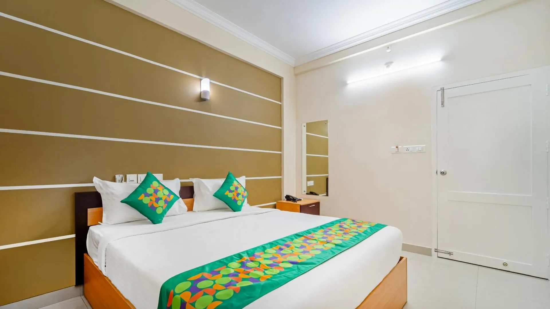 מלון נדומבסרי Treebo Thoduvas Star Plaza Cochin Airport